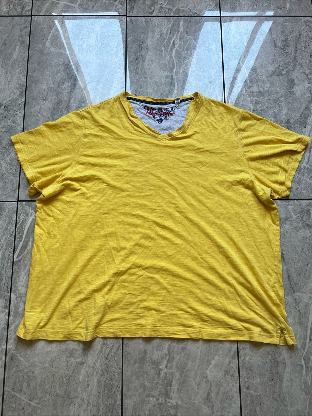 Robert Graham Mens Yellow V-Neck T-Shirt Classic Fit 2XL Short Sleeve Tee Casual